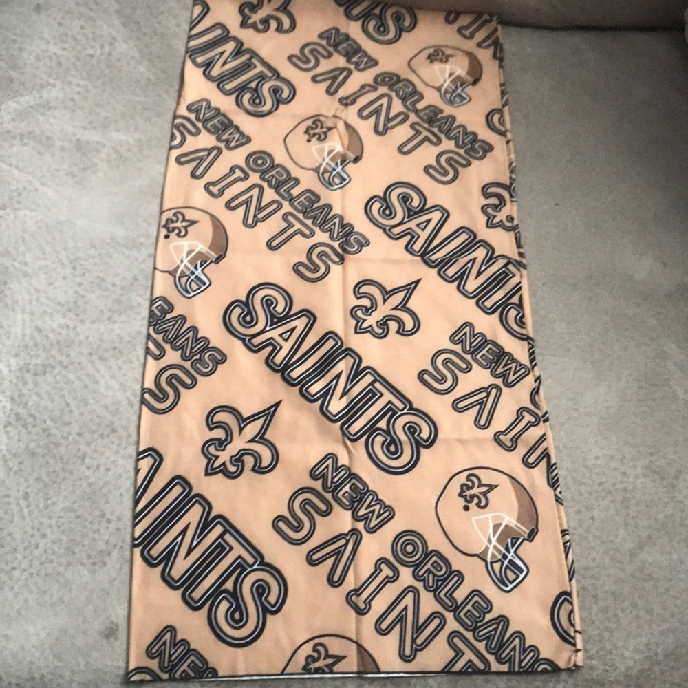 6/$20 New Saints neck gaiter